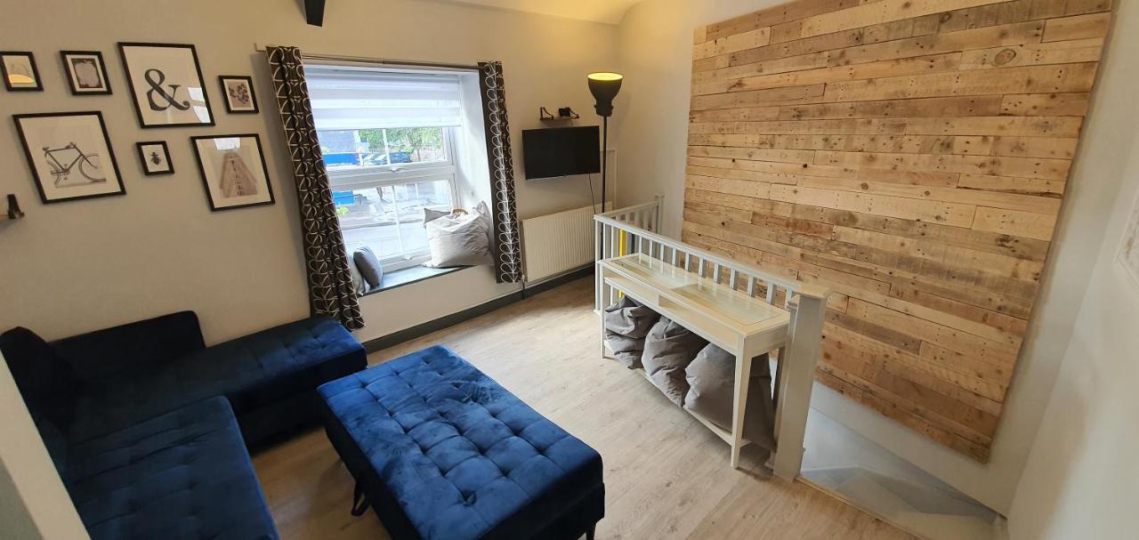Cheddar Village Apartment Exterior foto